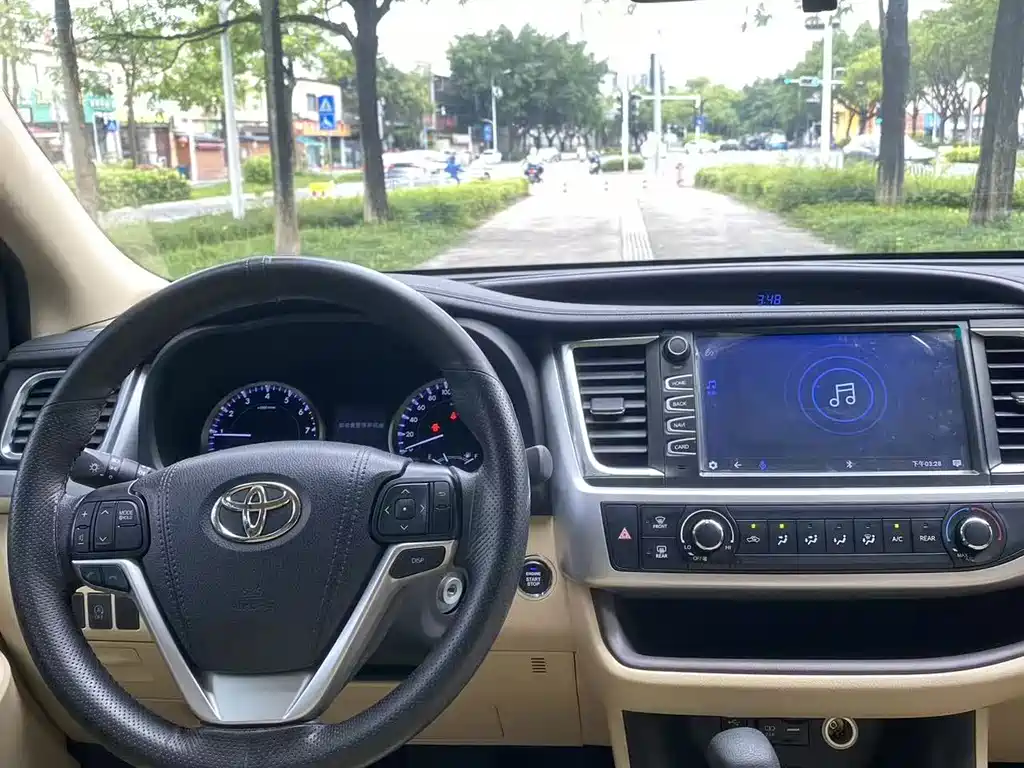 Toyota Highlander — миниатюра 10