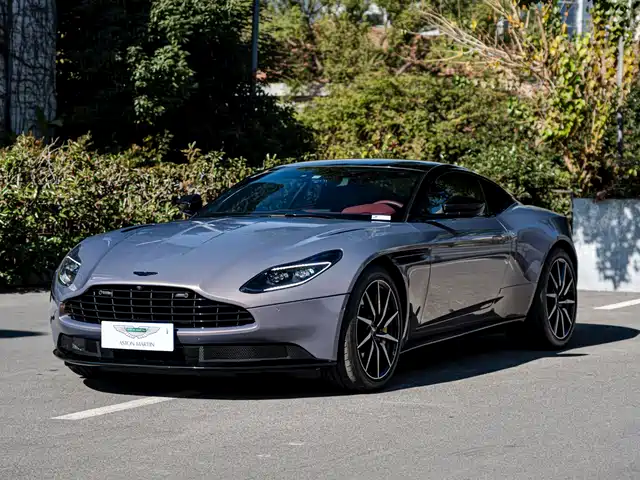 ASTON MARTIN DB11