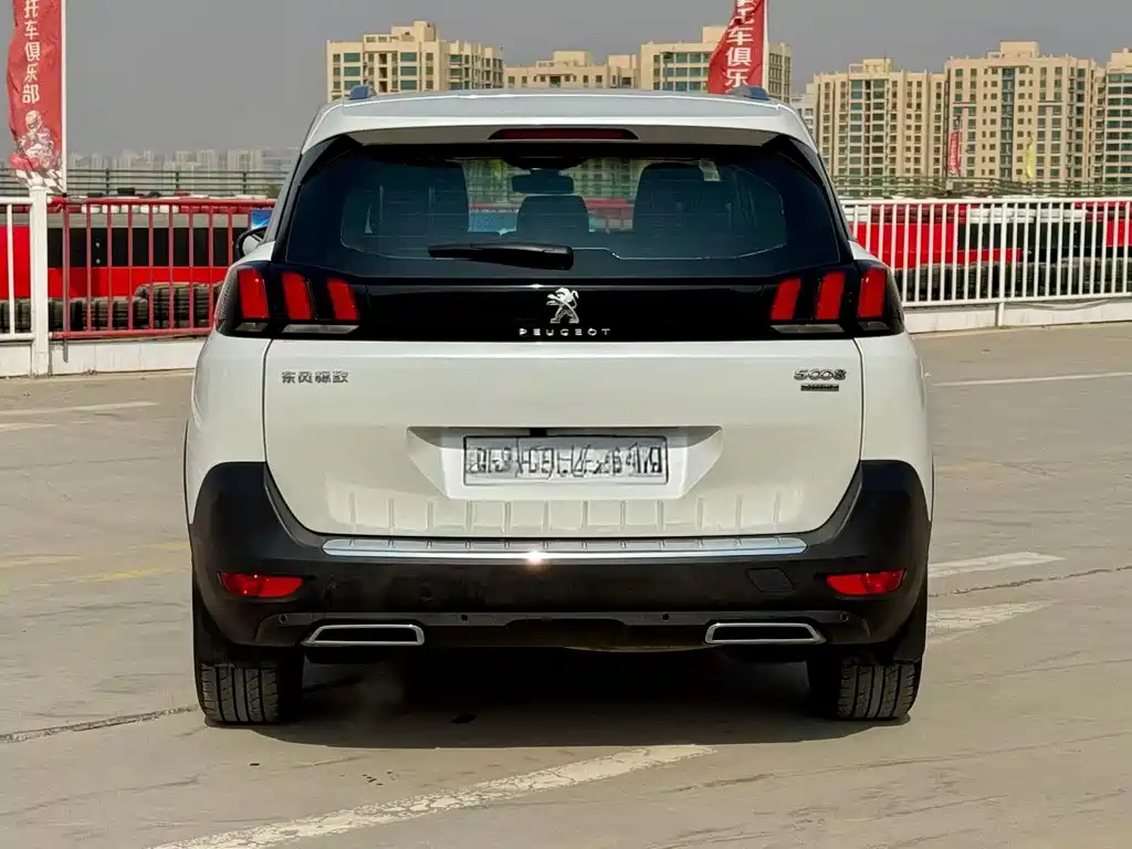 PEUGEOT 5008