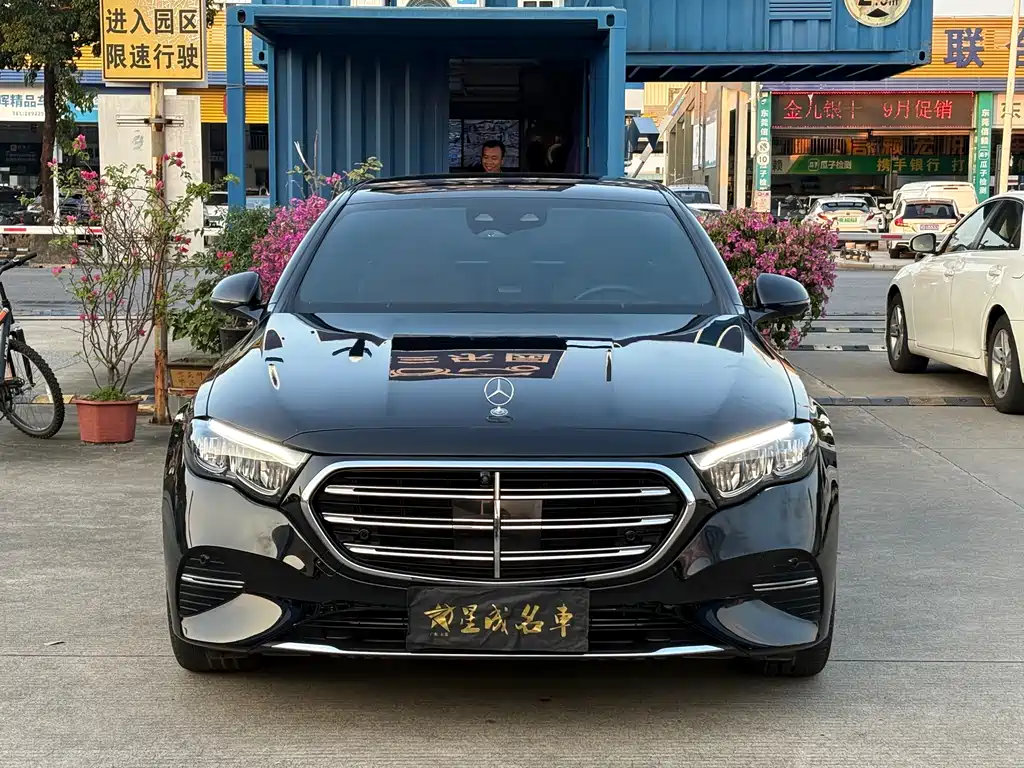 Mercedes-Benz E-Class — миниатюра 2