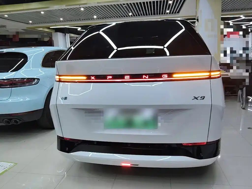 XPeng X9 — миниатюра 6