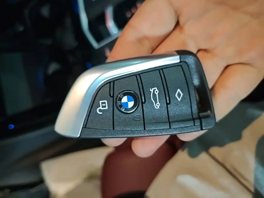 BMW iX3 — миниатюра 9