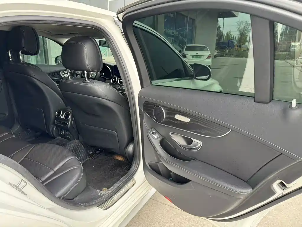 Mercedes-Benz C-Class — миниатюра 11