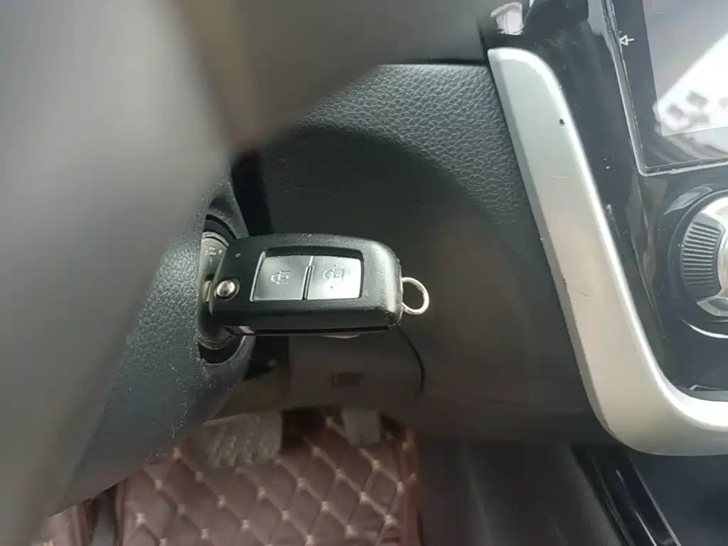 Nissan Tiida — миниатюра 9