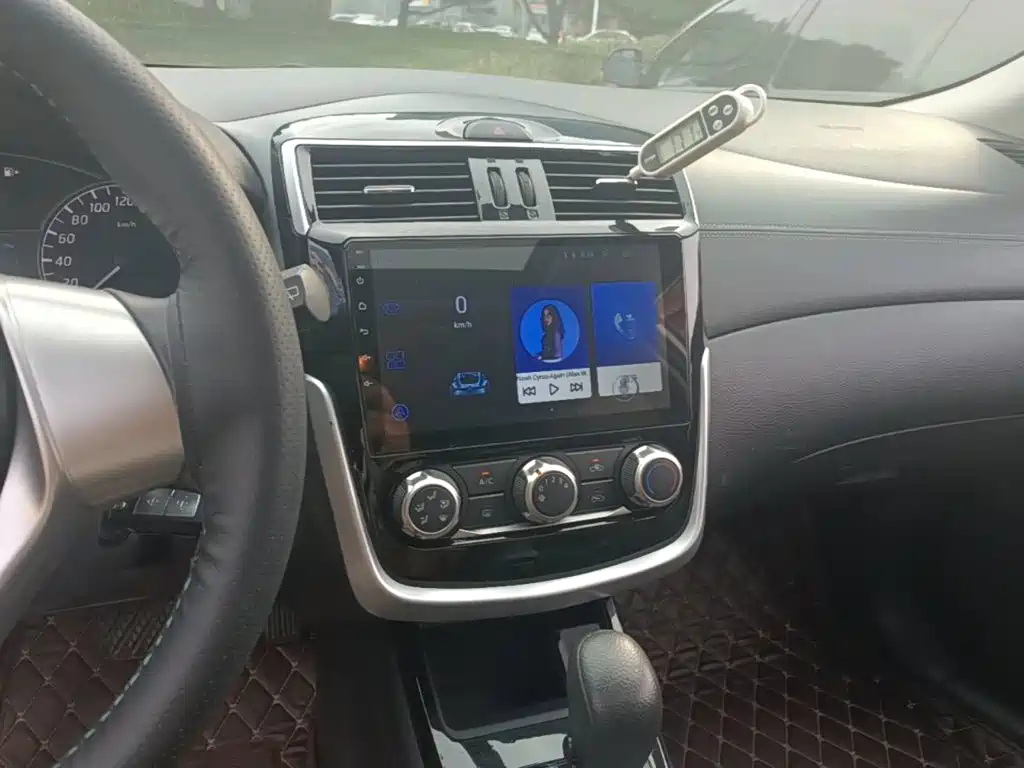 Nissan Tiida — миниатюра 13