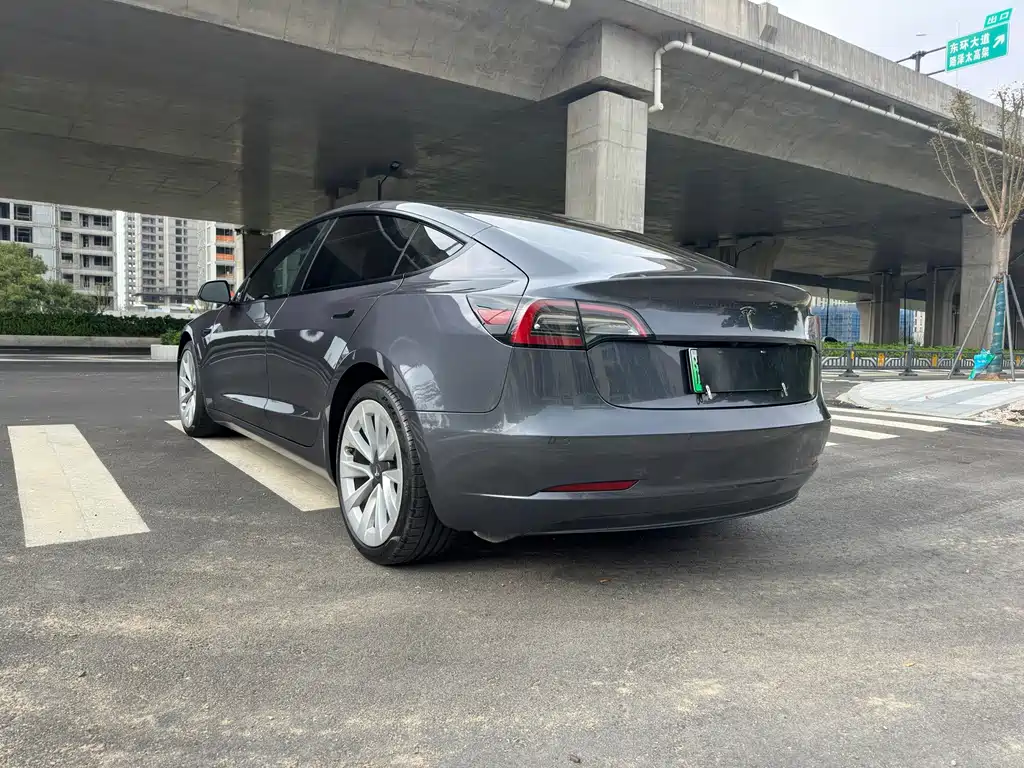 Tesla Model 3 — миниатюра 7