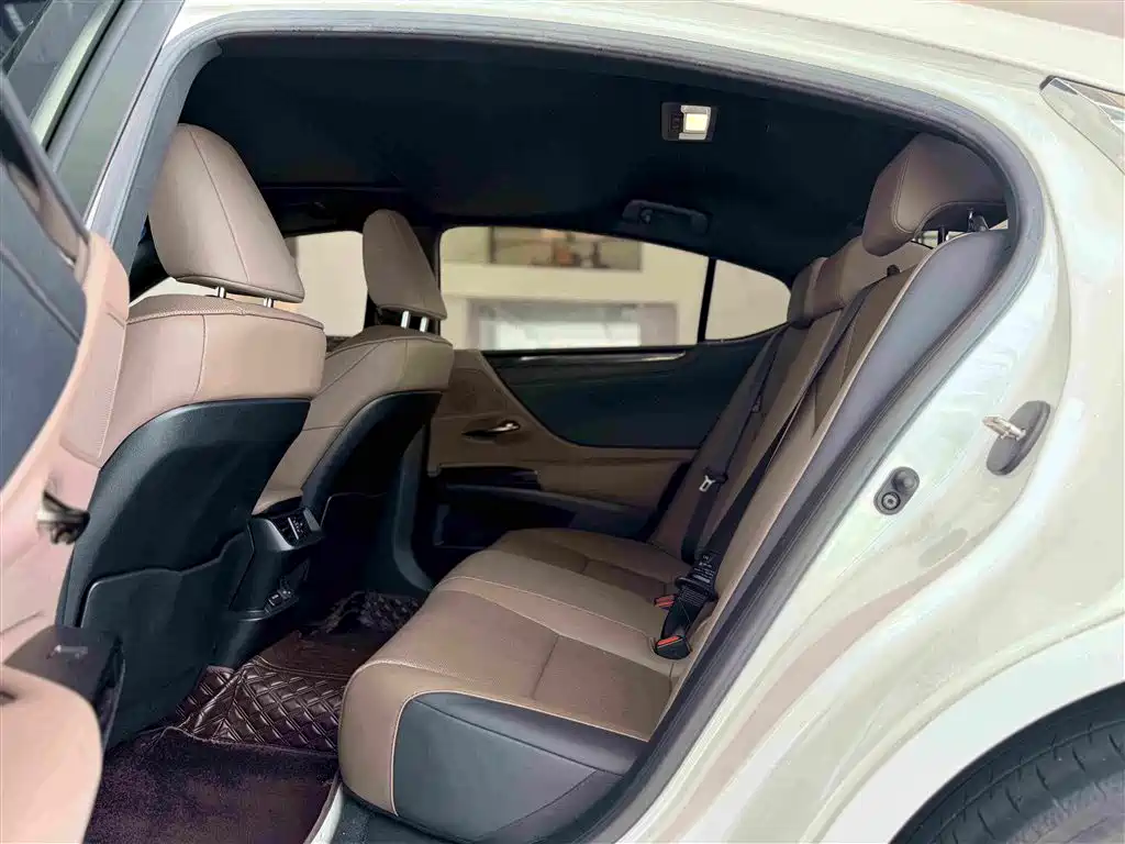 Lexus ES — миниатюра 6