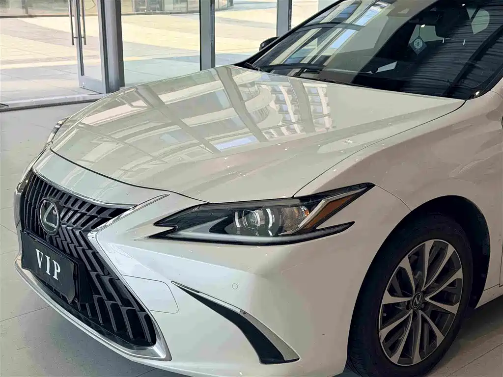 Lexus ES — миниатюра 10