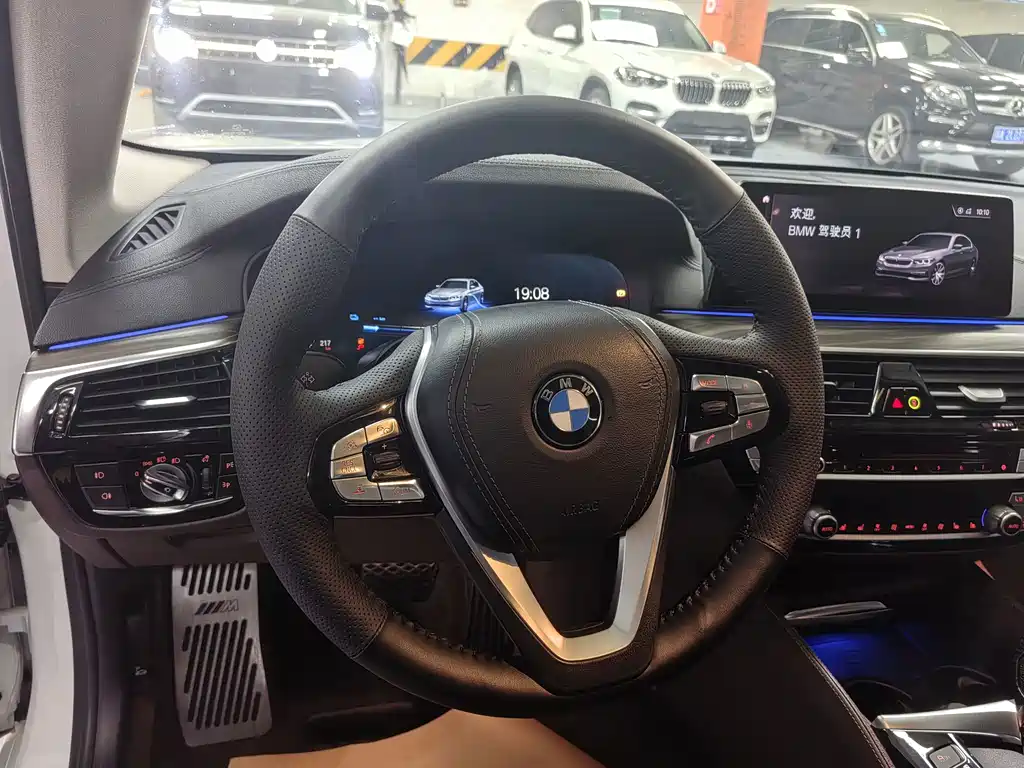 BMW 5 Series New Energy — миниатюра 5