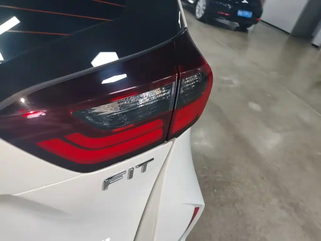 Honda Fit — миниатюра 8