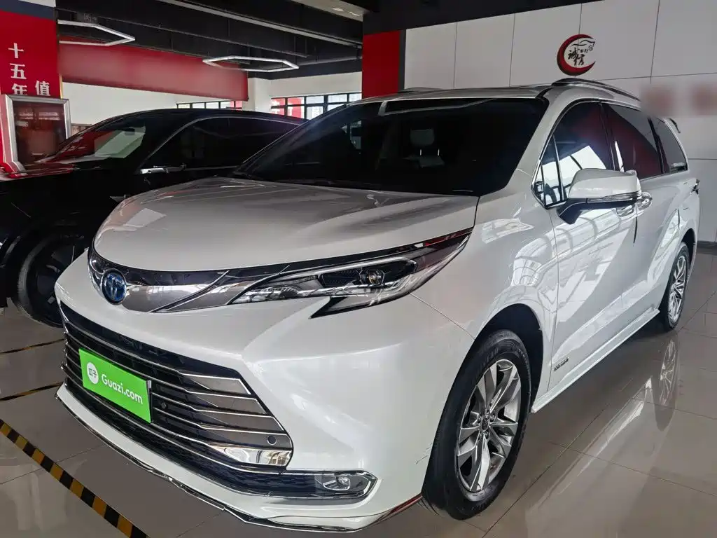 Toyota Sienna — миниатюра 2