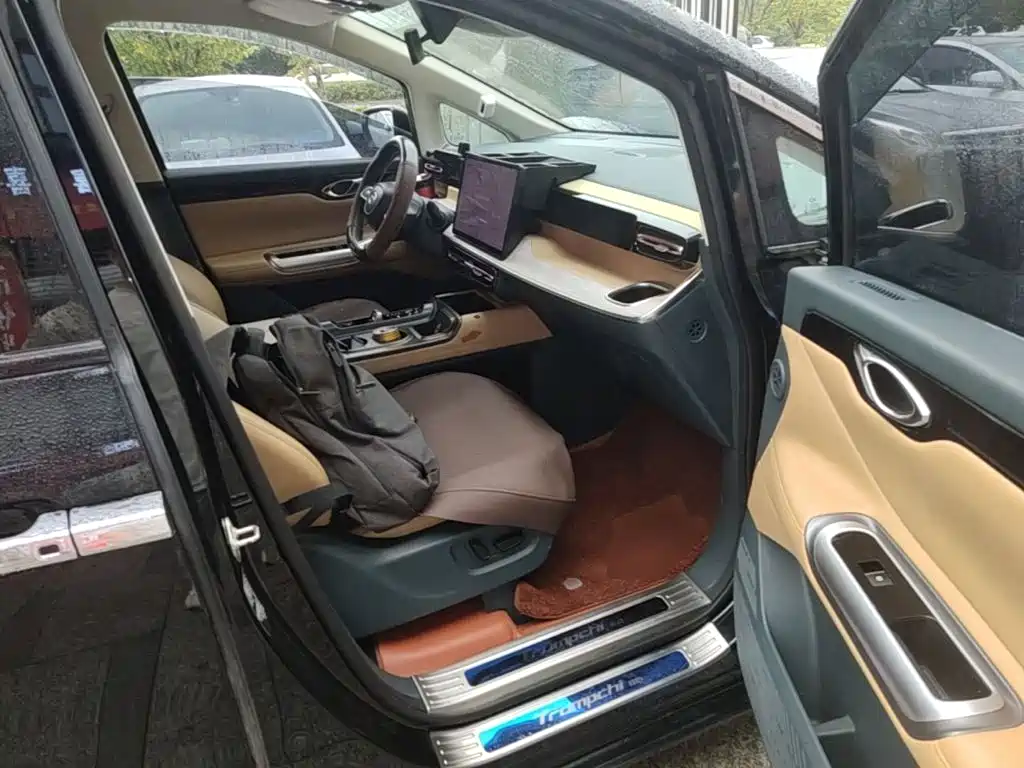 GAC Motor Trumpchi E8 PHEV — миниатюра 25