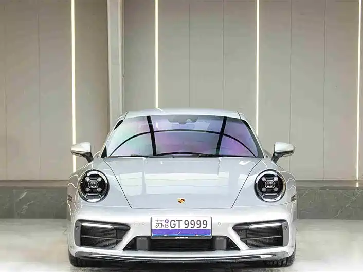 PORSCHE 911