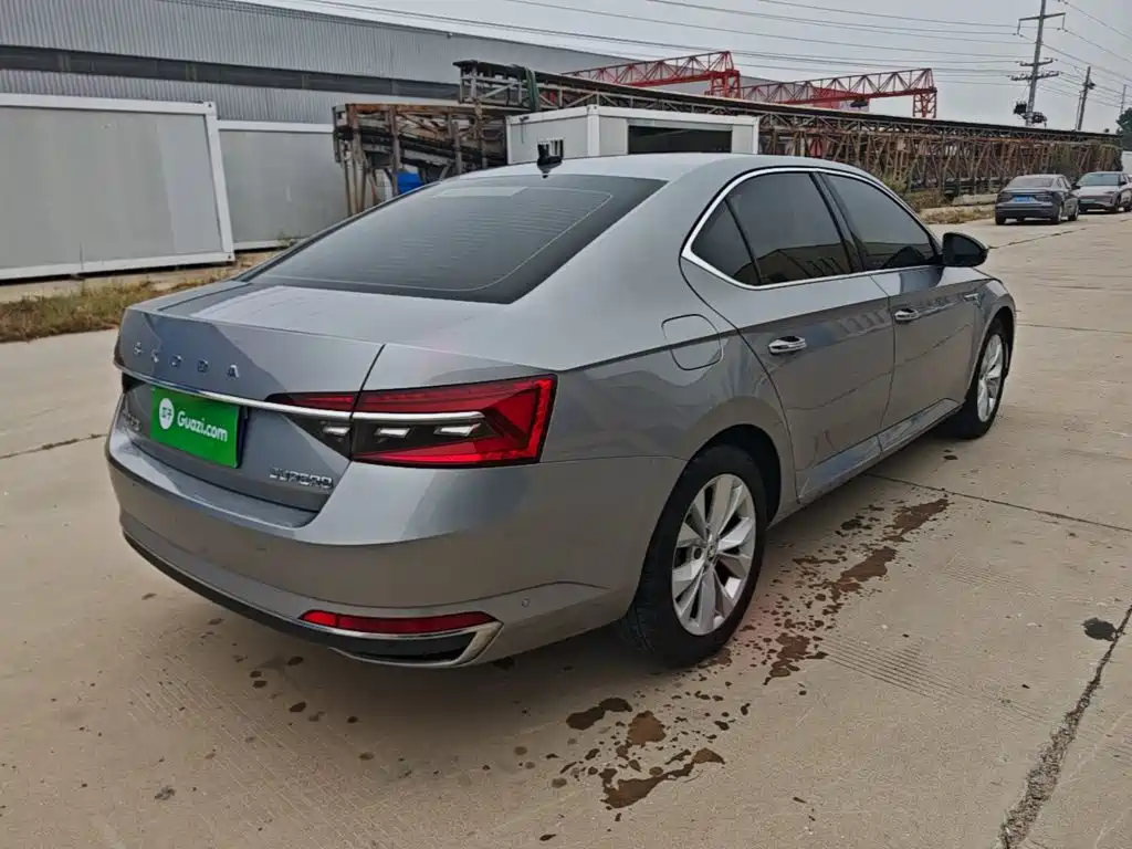 Skoda Superb — миниатюра 7