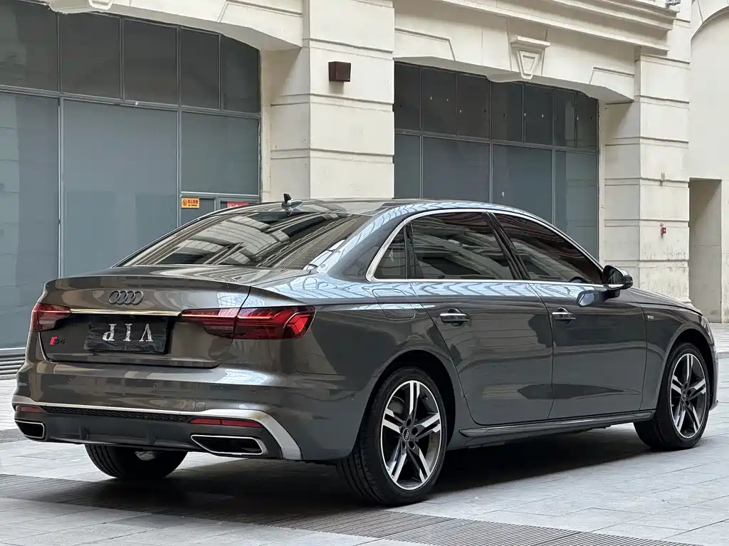 Audi A4L — миниатюра 4