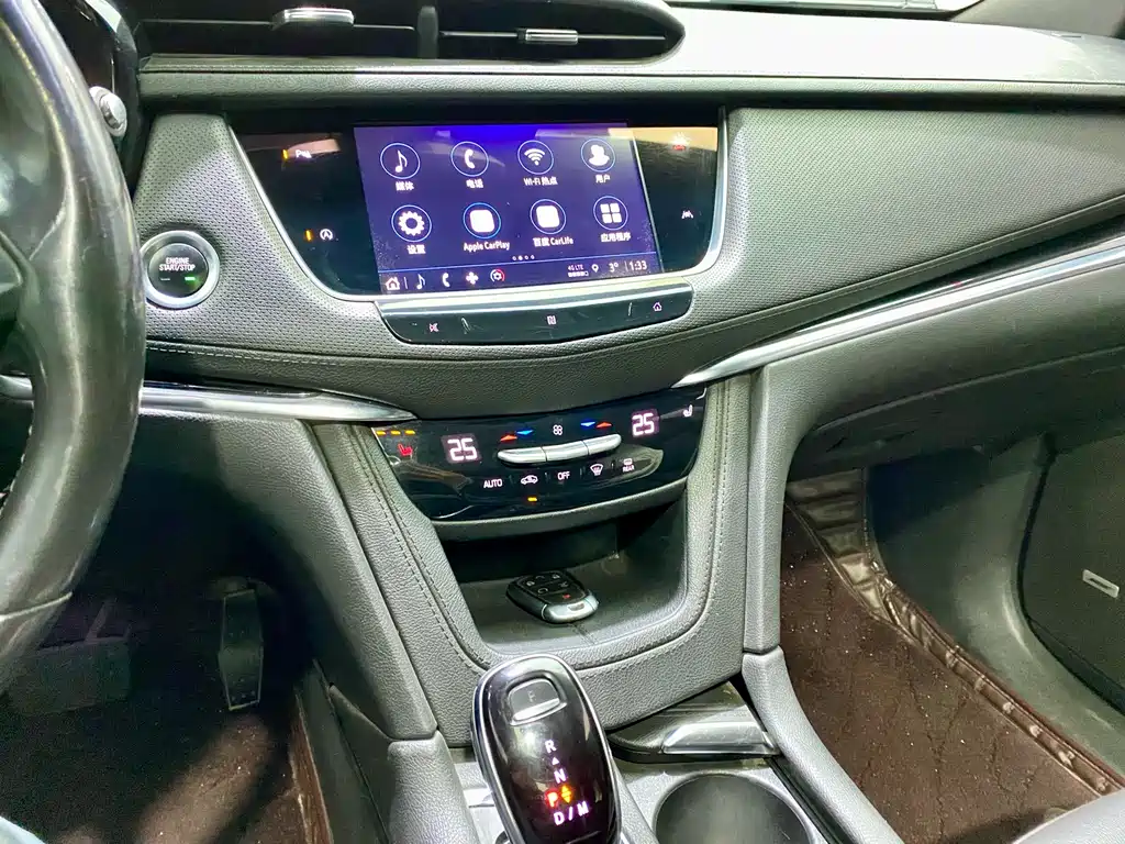 CADILLAC XT6