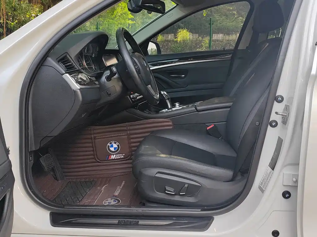 BMW 5 Series — миниатюра 6