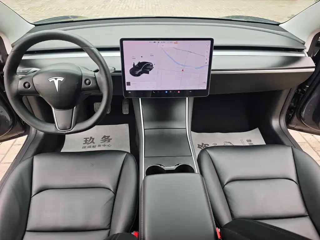 Tesla Model 3 — миниатюра 7
