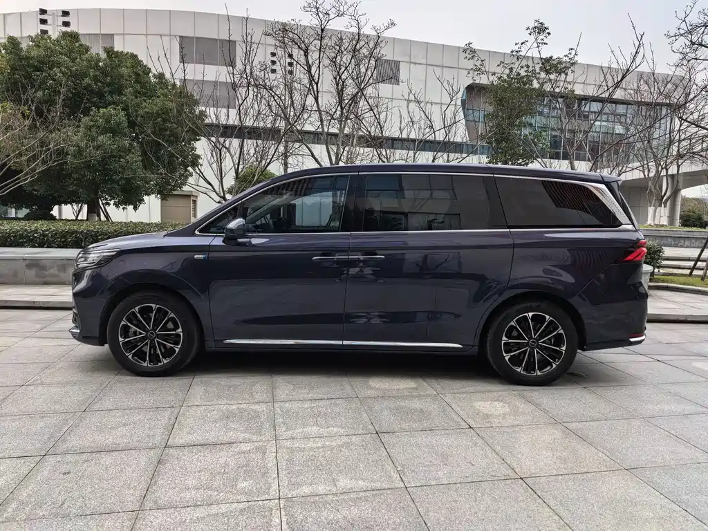 ROEWE IMAX8