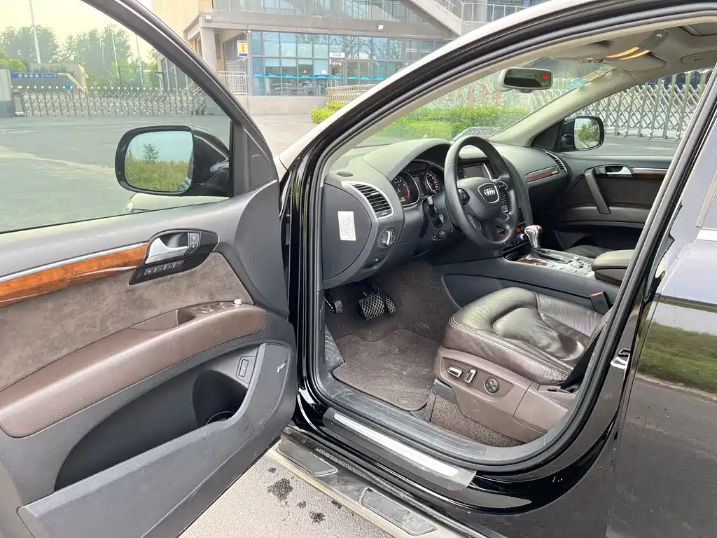 Audi Q7 — миниатюра 9