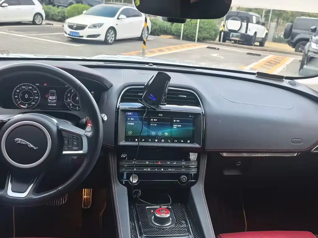 Jaguar F-PACE — миниатюра 9