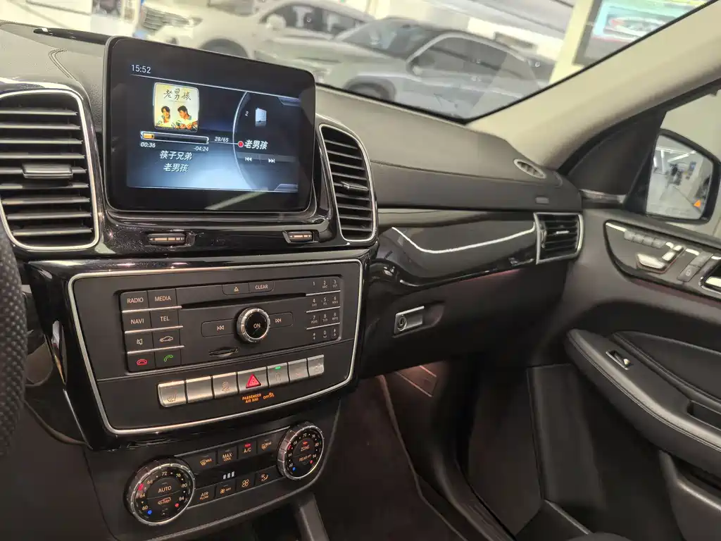 Mercedes-Benz GLS — миниатюра 7