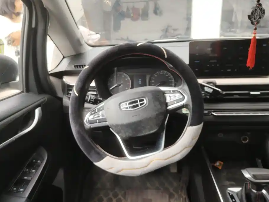 Geely Vision X3 — миниатюра 15
