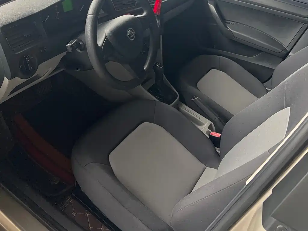 Skoda Rapid — миниатюра 9