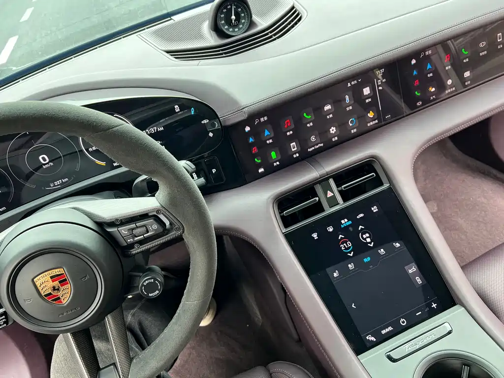 Porsche Taycan — миниатюра 10
