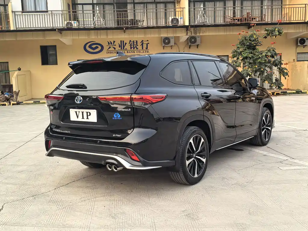 Toyota Crown Kluger — миниатюра 6