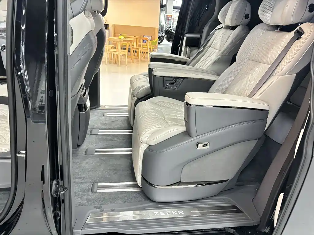 Zeekr 009 2024 мест 108kWh