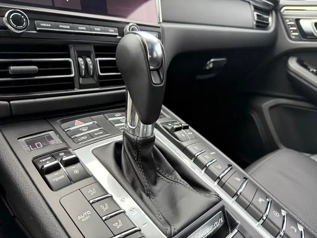 Porsche Macan — миниатюра 8