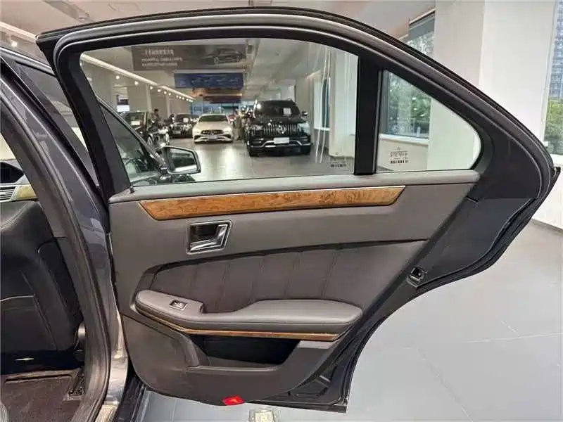 Mercedes-Benz E-Class (Import) — миниатюра 9
