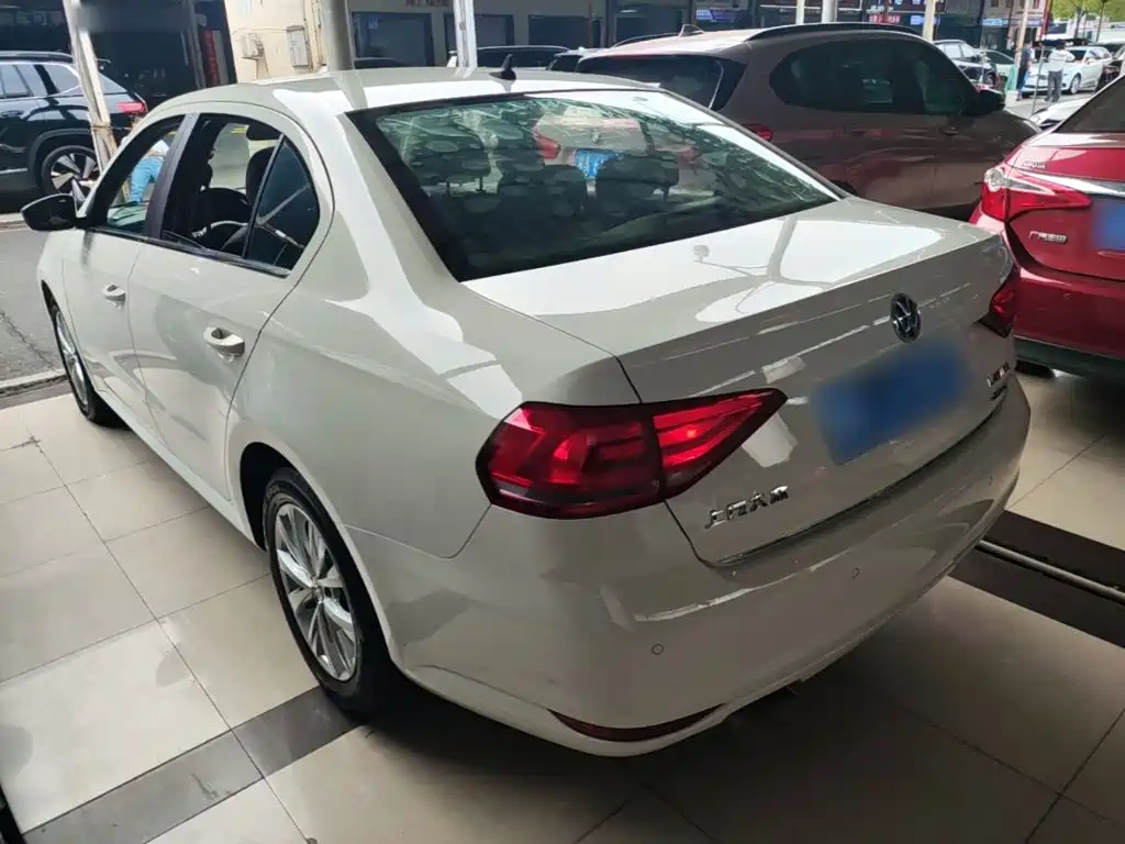 Volkswagen Lavida — миниатюра 5
