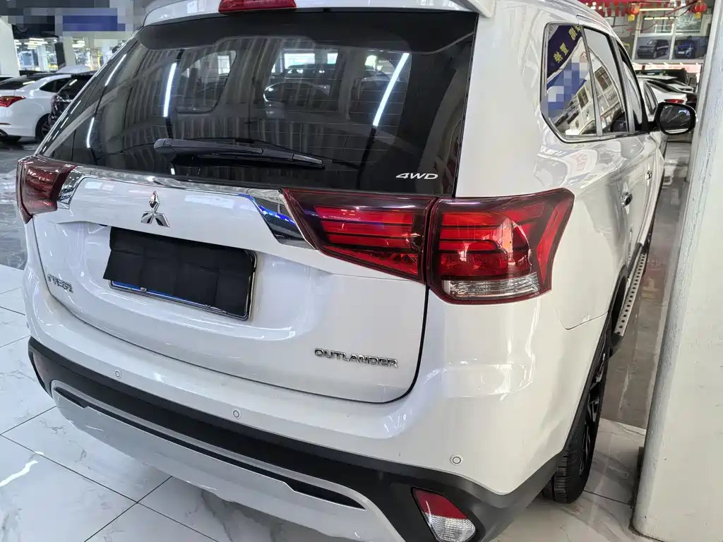 MITSUBISHI OUTLANDER