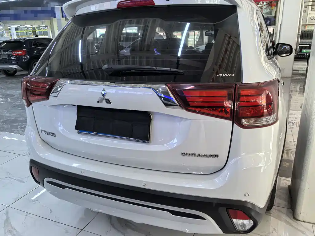 MITSUBISHI OUTLANDER