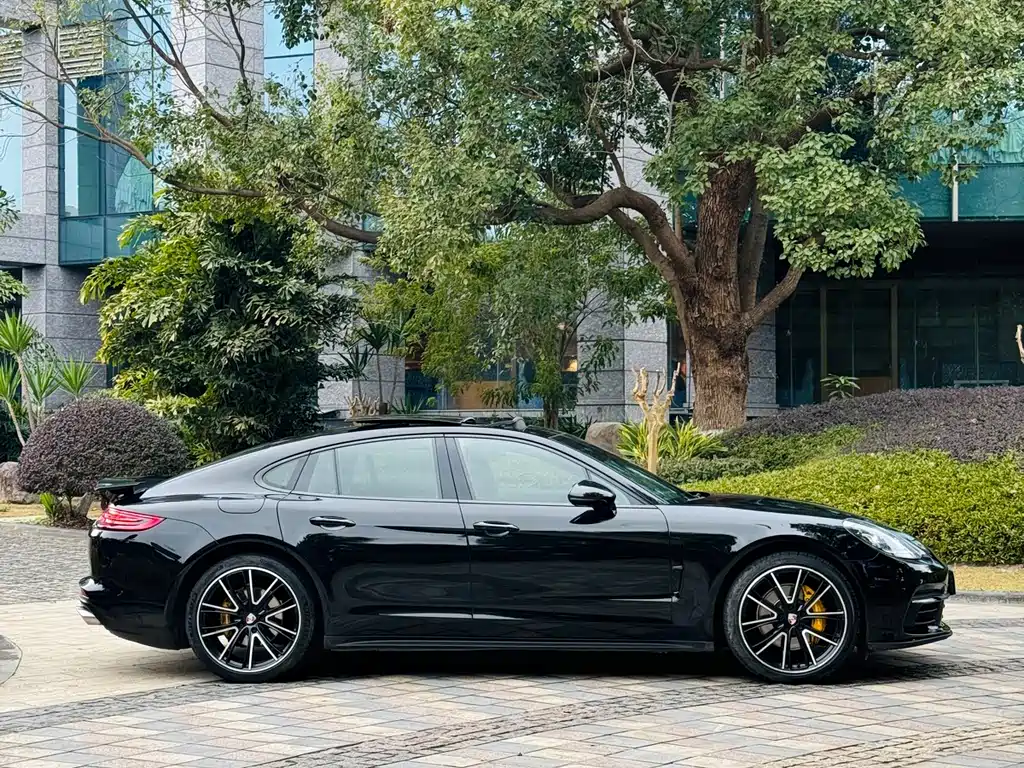 PORSCHE PANAMERA