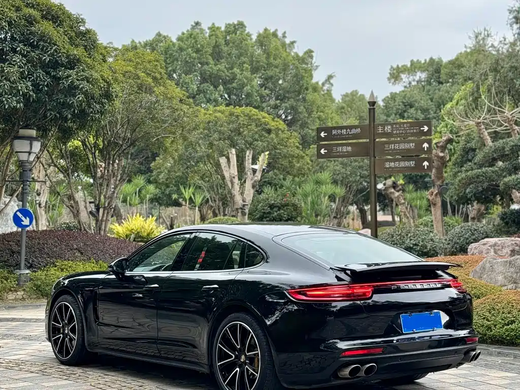 PORSCHE PANAMERA