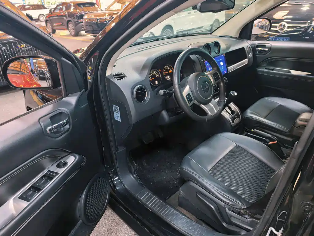 Jeep Compass (Import) — миниатюра 8