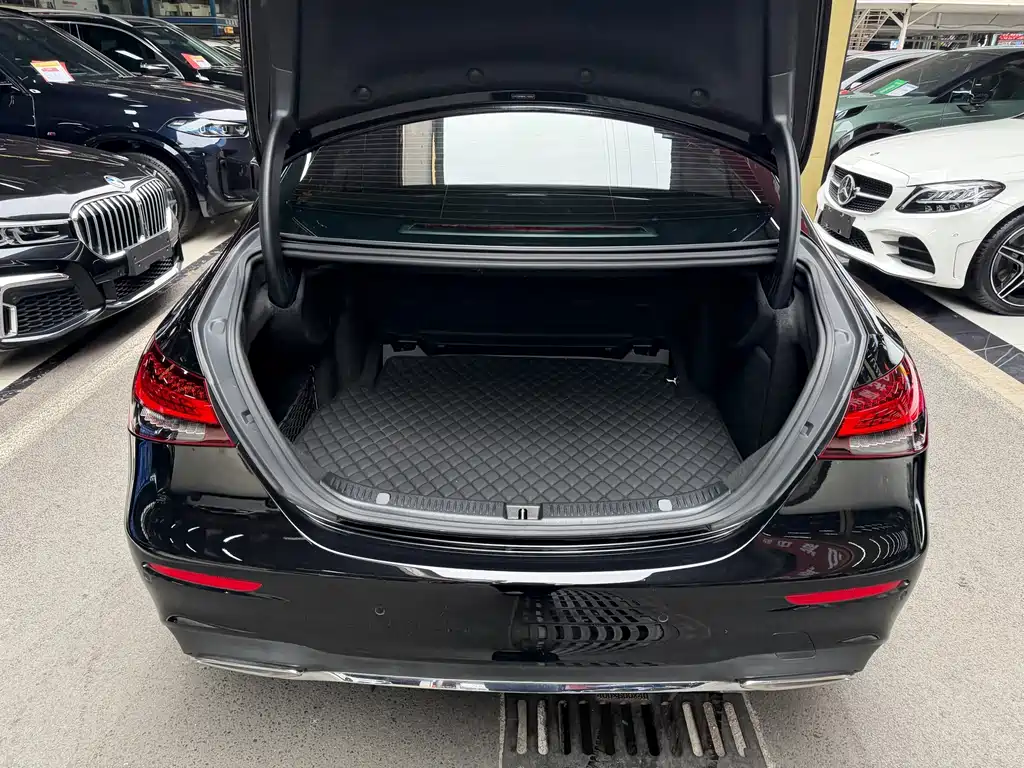 Mercedes-Benz E-Class — миниатюра 28