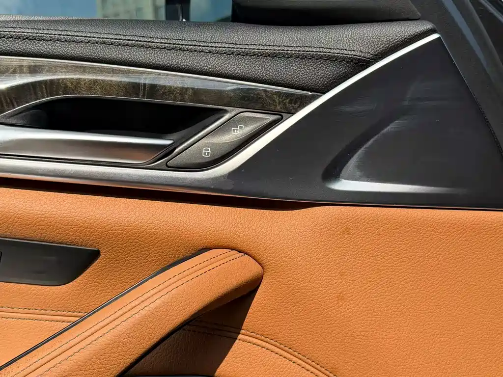 BMW 5 Series — миниатюра 8