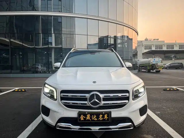 MERCEDES BENZ GLB