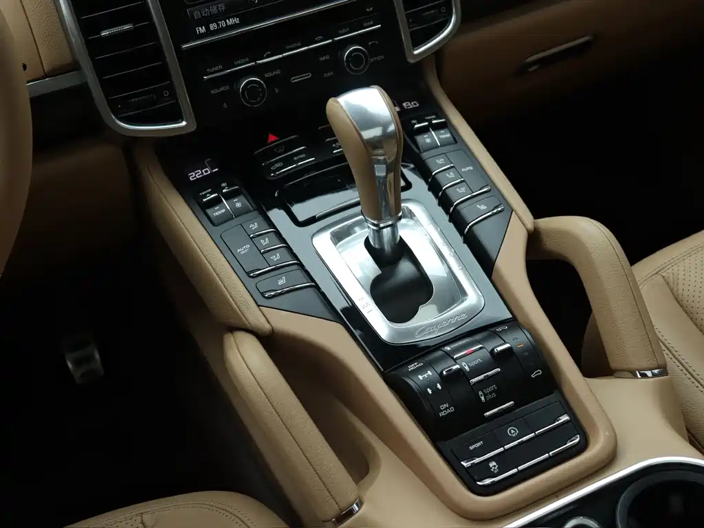 Porsche Cayenne — миниатюра 17