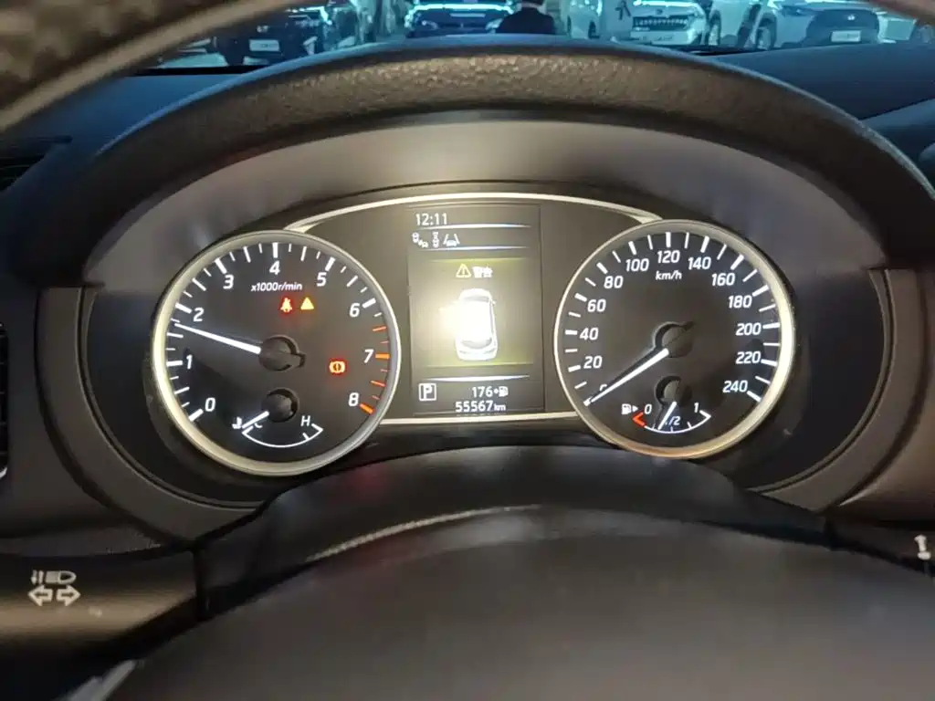 Nissan Tiida — миниатюра 12
