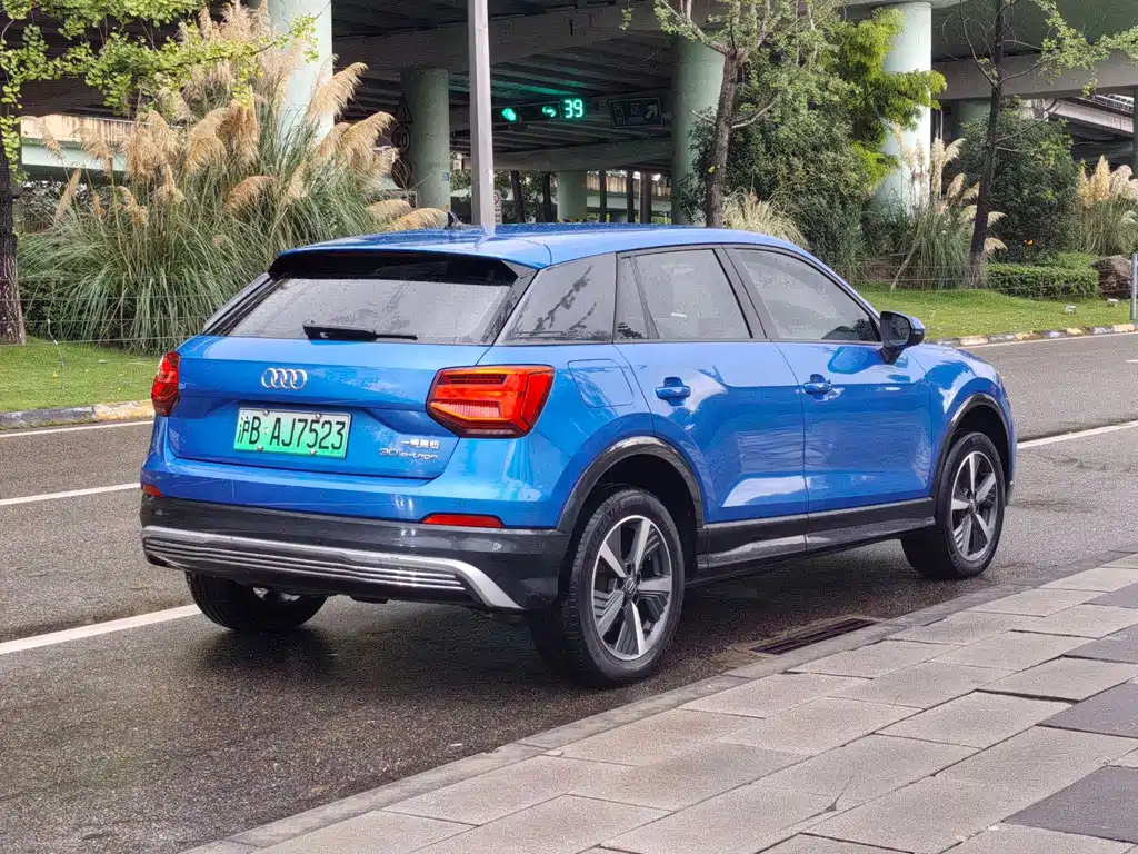 Audi Q2L e-tron — миниатюра 4