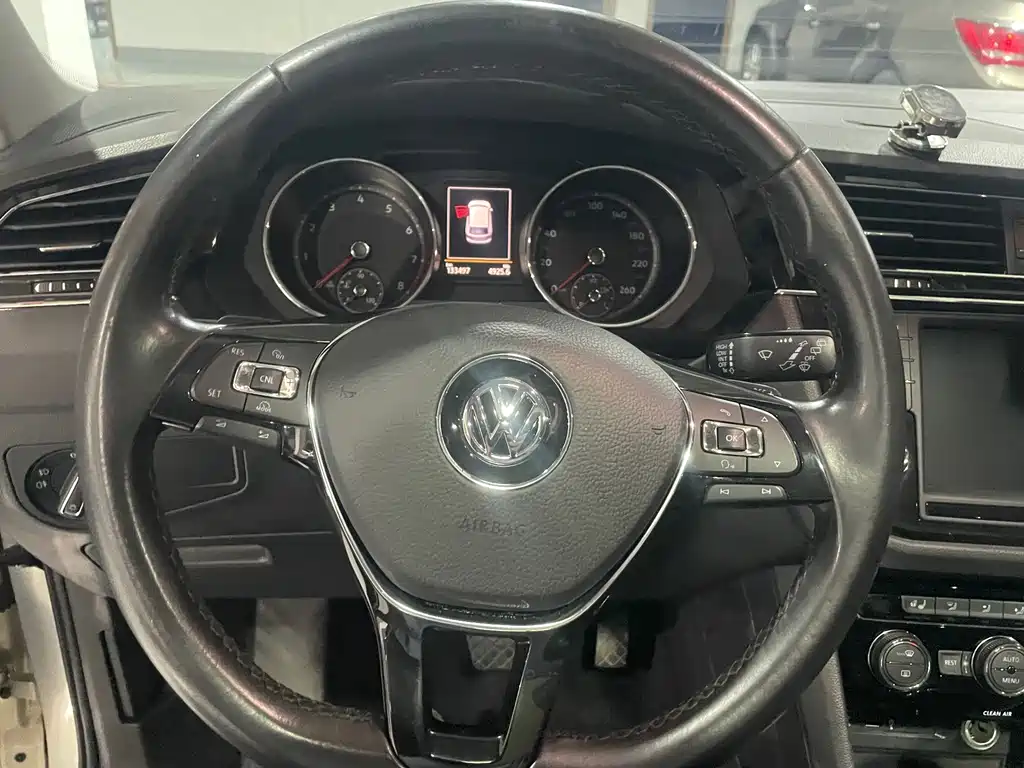 Volkswagen Tiguan L — миниатюра 16