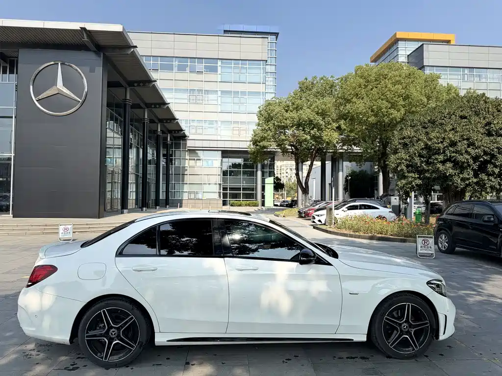 Mercedes-Benz C-Class — миниатюра 10