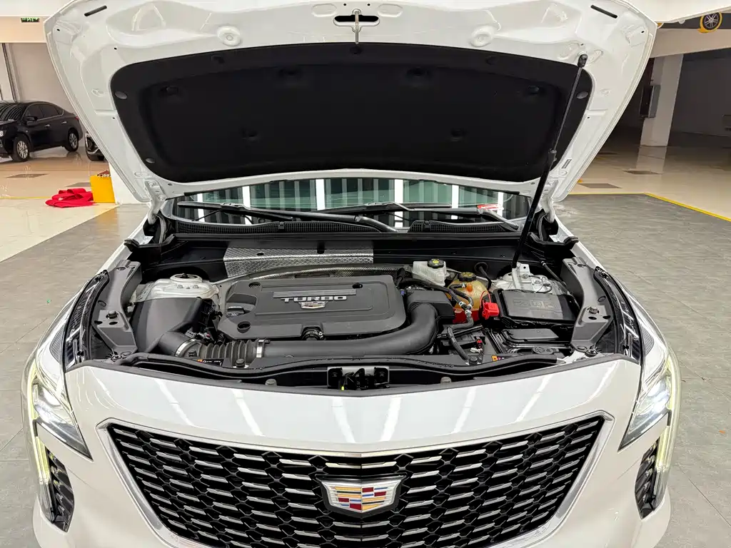 CADILLAC XT4