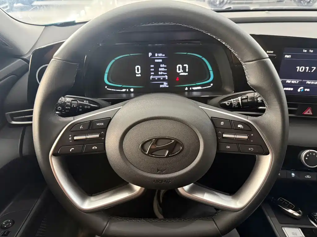 Hyundai Elantra — миниатюра 12