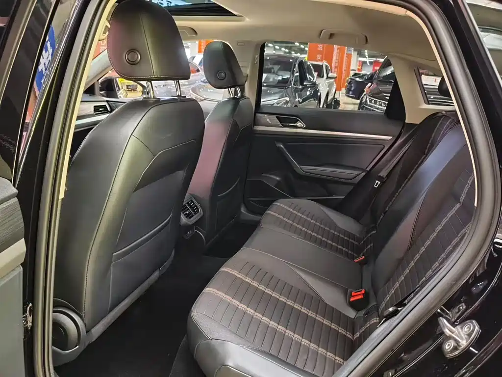 Volkswagen Lavida — миниатюра 5